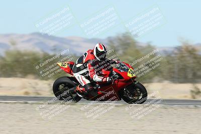 media/Dec-01-2025-Moto Forza (Mon) [[2daa91e15f]]/2-Intermediate Group/Session 3 (Turn 7 Inside Pans)/